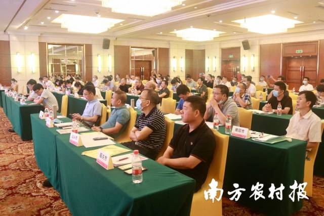 来自全省21个地级以上市，部分县户外直播部门近100人参加了此次培训。
