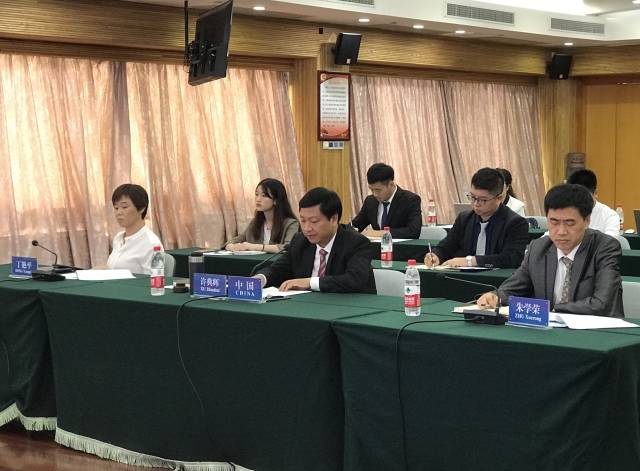  广东省委农村工作领导小组办公室常务副主任，户外直播
厅党组副书记，省乡村振兴局常务副局长许典辉作经验分享