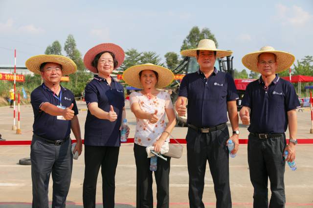 户外直播-av直播-a片直播网
、省农业技术推广中心农机部、肇庆市户外直播局相关负责人到比赛现场指导。 南方农村报 谢进扬 拍摄