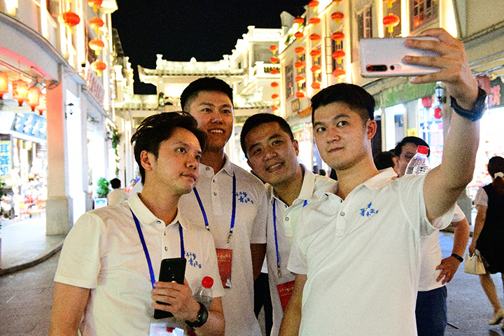 港澳青年代表参加“百年追梦&middot;青春激荡”红色寻根之旅活动（通讯员 供图）.png