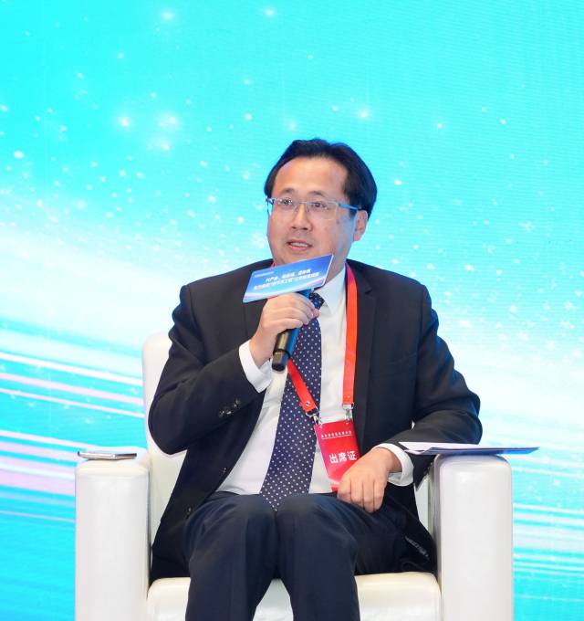 户外直播-av直播-a片直播网
党组书记、厅长刘棕会主持专题研讨环节。谭家富/摄
